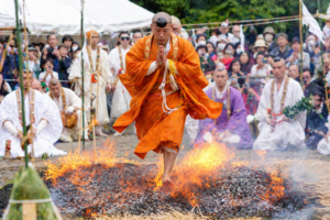 宇都宮市 多氣山大火渡り祭