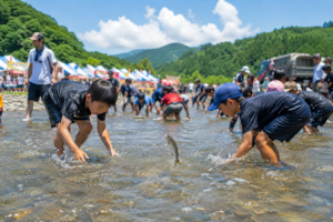 那珂川町「鮎のつかみ取り」
